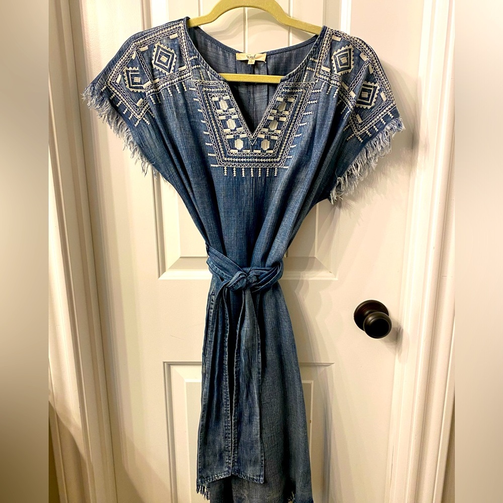 Easel Fray Denim Dress; Size Small